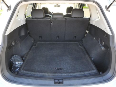 Certified 2023 Volkswagen Tiguan SE w/ Panoramic Sunroof Package AWD/4WD image 18