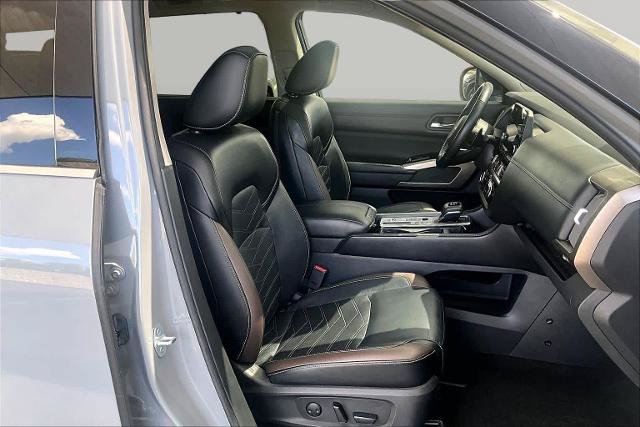 Used 2023 Nissan Pathfinder Platinum FWD image 9