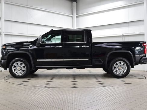 Used 2024 Chevrolet Silverado 2500 High Country w/ Technology Package AWD/4WD image 4