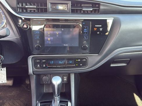 Used 2017 Toyota Corolla SE FWD image 23