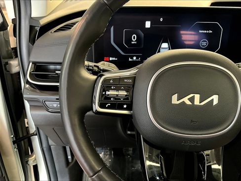 Used 2025 Kia Carnival SX Prestige FWD image 11