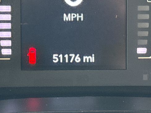 Used 2019 Jeep Cherokee Latitude w/ Popular Appearance Group FWD image 21