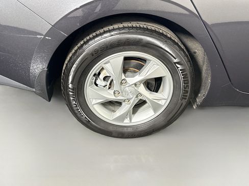 Used 2022 Hyundai Elantra SE FWD image 32