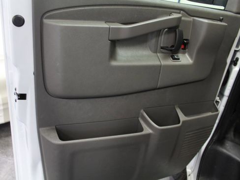 Used 2023 Chevrolet Express 2500 image 17