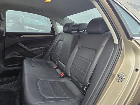Used 2015 Volkswagen Passat TDI SE image 14