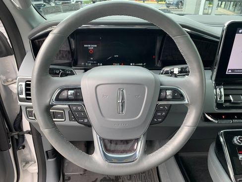 Used 2018 Lincoln Navigator Reserve w/ Technology Package AWD/4WD image 23