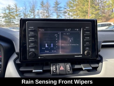 Used 2021 Toyota RAV4 XLE Premium image 17