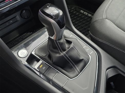 New 2025 Volkswagen Taos SE image 15