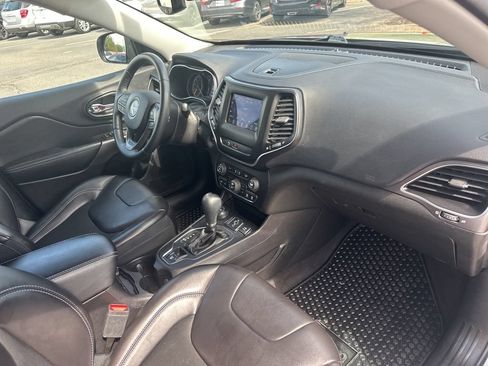 Used 2019 Jeep Cherokee Latitude Plus w/ Comfort/Convenience Group AWD/4WD image 30