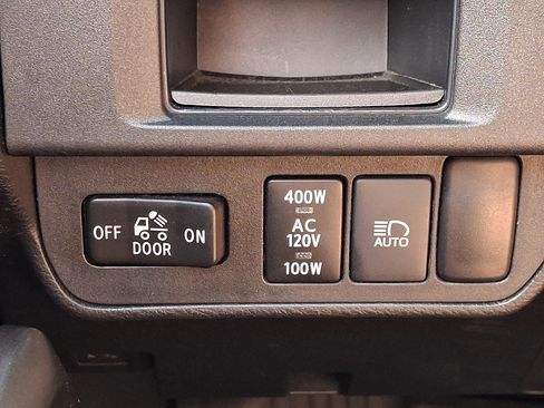 Used 2018 Toyota Tacoma Limited AWD/4WD image 27