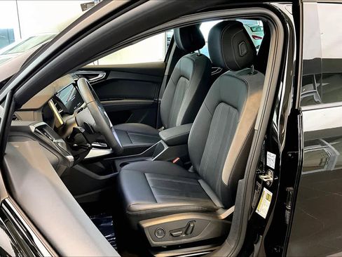 Used 2025 Audi Q4 e-tron Premium Plus w/ Premium Plus image 8