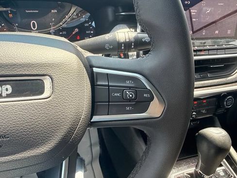 Used 2024 Jeep Compass Latitude AWD/4WD image 25