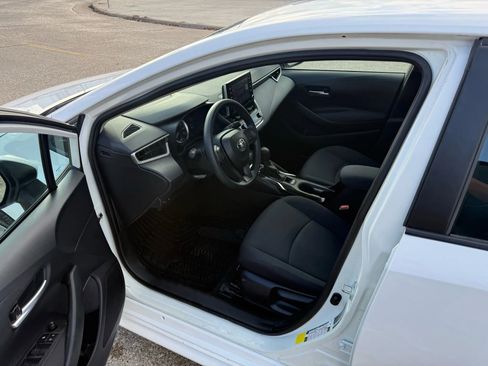 Used 2021 Toyota Corolla LE image 9