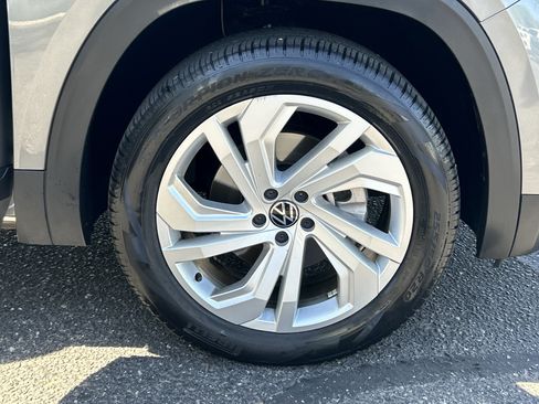 Used 2023 Volkswagen Atlas SE w/ Panoramic Sunroof Package FWD image 7