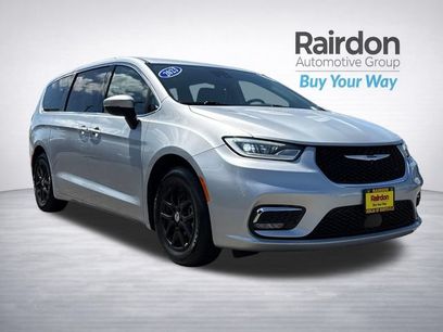 Used 2023 Chrysler Pacifica Touring-L