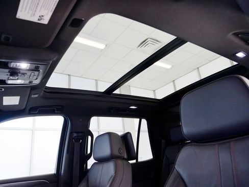 Used 2021 Chevrolet Tahoe RST w/ Luxury Package image 28