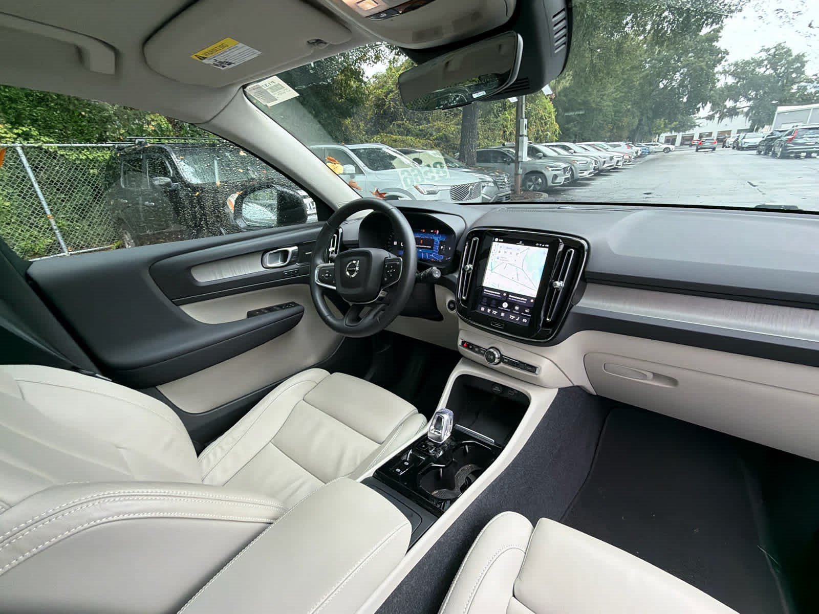 Used 2024 Volvo XC40 B5 Plus w/ Climate Package AWD/4WD image 19