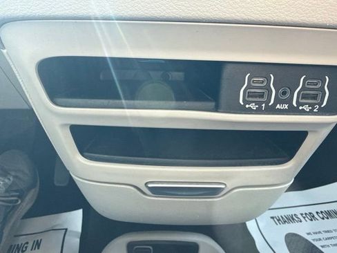 Used 2023 Chrysler Pacifica Touring-L FWD image 23