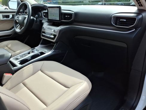 Used 2023 Ford Explorer XLT w/ Equipment Group 202A AWD/4WD image 9