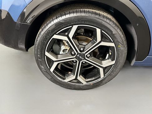 Used 2024 Kia Niro EX Touring FWD image 33