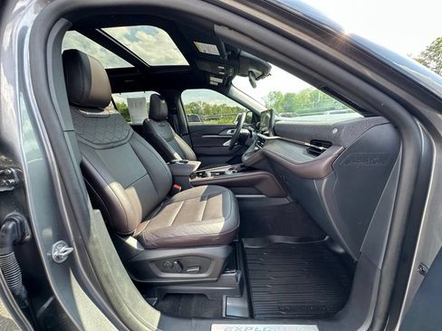 Used 2025 Ford Explorer Platinum w/ Ultimate Package AWD/4WD image 24
