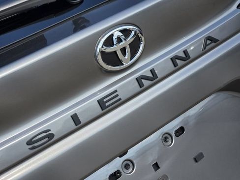 New 2026 Toyota Sienna LE FWD image 9