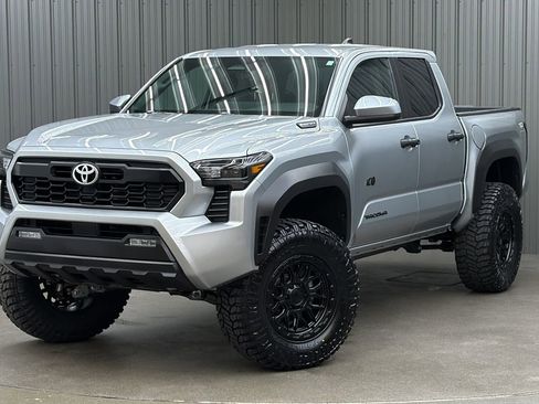 Used 2025 Toyota Tacoma TRD Off-Road image 1
