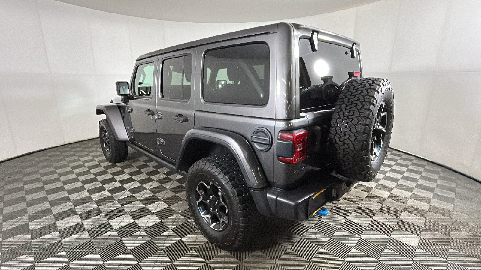 Used 2022 Jeep Wrangler Unlimited Rubicon 4xe w/ Cold Weather Group AWD/4WD image 5
