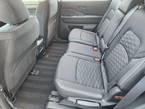 Certified 2025 Nissan Pathfinder SV image 21