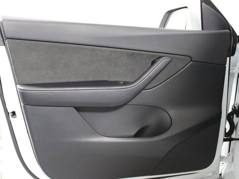 Used 2022 Tesla Model Y Performance image 30