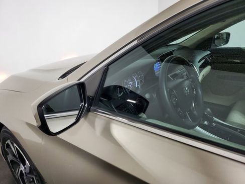 Used 2017 Honda Accord LX image 28