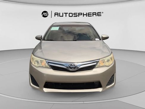 Used 2014 Toyota Camry LE FWD image 2