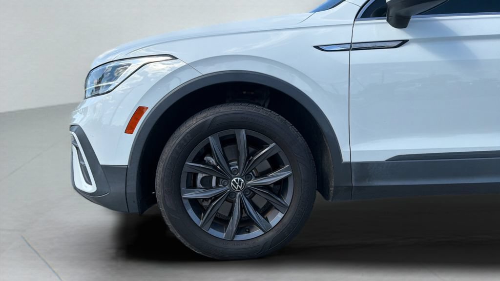 Certified 2022 Volkswagen Tiguan SE FWD image 37