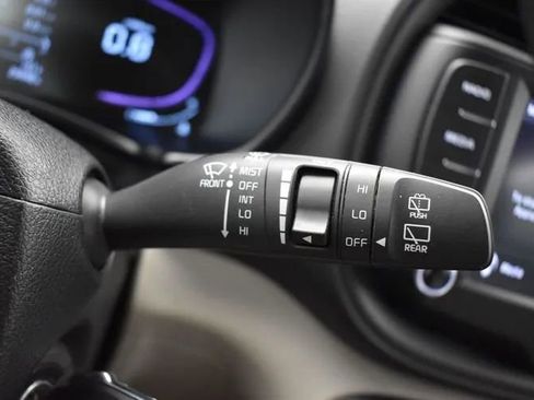 Used 2025 Kia Soul LX w/ LX Technology Package FWD image 26