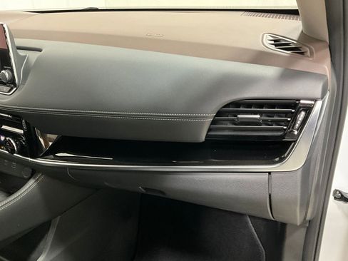Used 2023 Nissan Rogue SL AWD/4WD image 16