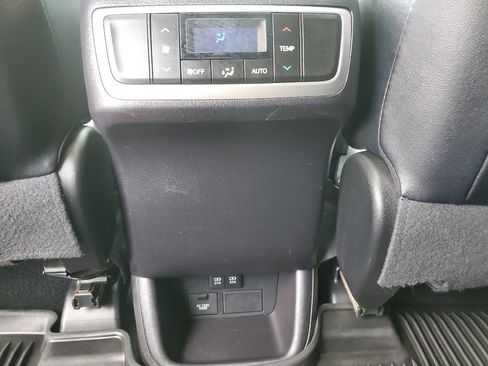 Used 2019 Toyota Highlander AWD V6 image 30