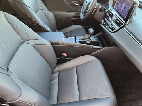 Used 2023 Lexus ES 250 w/ Premium Package image 14