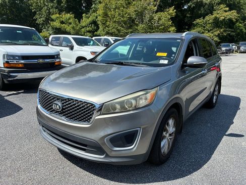 Used 2016 Kia Sorento LX w/ LX Convenience Package FWD image 2