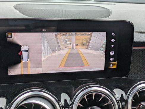 Used 2022 Mercedes-Benz GLB 35 AMG 4MATIC image 21