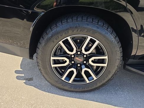 Used 2022 GMC Yukon AT4 AWD/4WD image 5