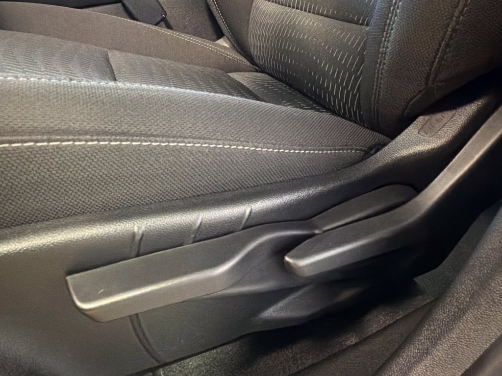 Used 2026 Chevrolet Equinox LT AWD/4WD image 21