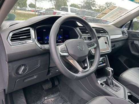 Used 2023 Volkswagen Tiguan SE image 22