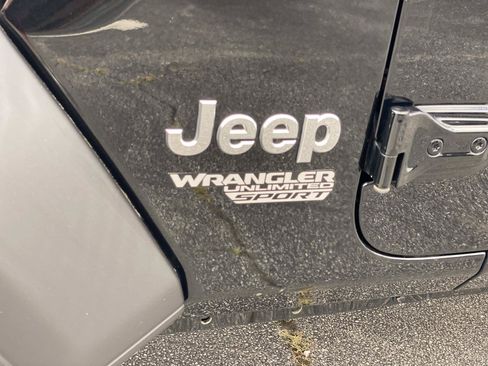 Used 2019 Jeep Wrangler Unlimited Sport S AWD/4WD image 12