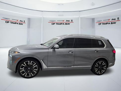 Used 2024 BMW X7 xDrive40i w/ Executive Package AWD/4WD image 3