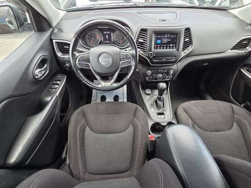 Used 2019 Jeep Cherokee Latitude w/ Cold Weather Group AWD/4WD image 24
