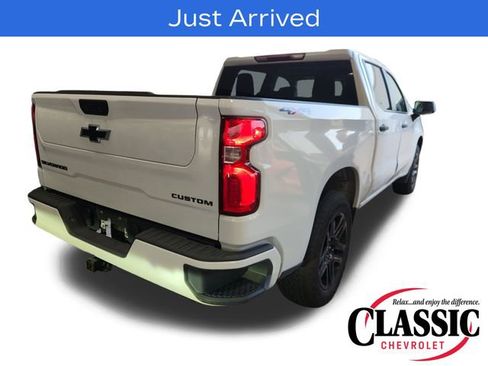 Used 2021 Chevrolet Silverado 1500 Custom w/ LPO, Blackout Package AWD/4WD image 9