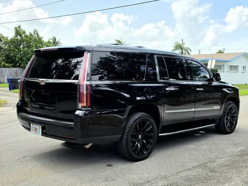 Used 2017 Cadillac Escalade ESV Luxury AWD/4WD image 14