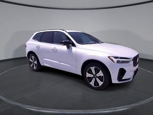 Certified 2023 Volvo XC60 T8 Plus AWD/4WD image 2