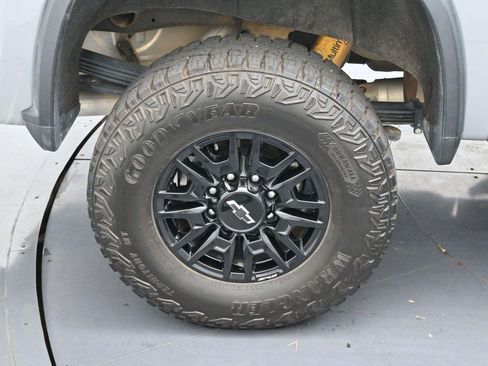 Used 2025 Chevrolet Silverado 2500 ZR2 w/ Technology Package AWD/4WD image 34