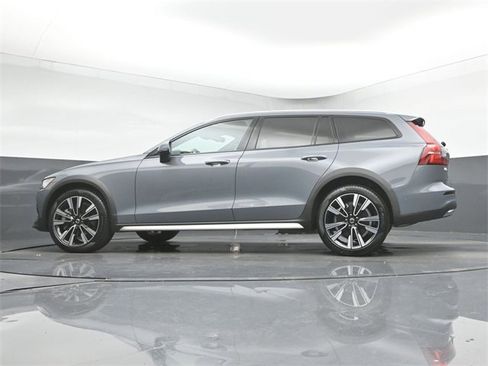 Used 2024 Volvo V60 B5 Cross Country Ultimate image 41